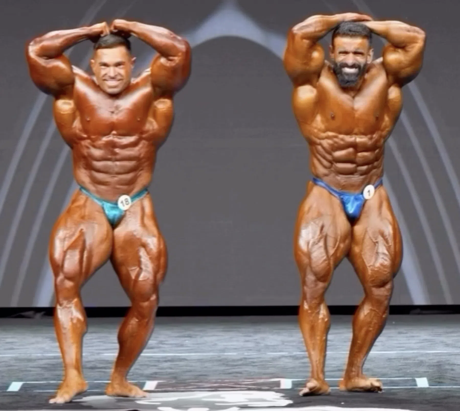 Lunsford en Hadi naast elkaar op het podium van Mr Olympia